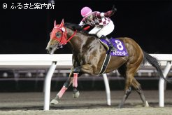 ガッツポーズを決めた阪野学騎手とトミケンヒーロー