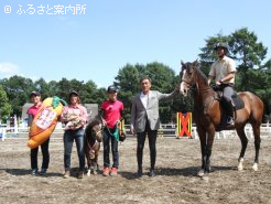 第2位の猫「ルル」も入って記念撮影