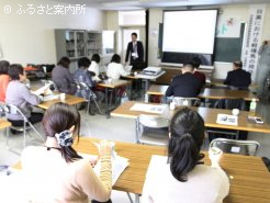 女性を中心に約20名が参加した