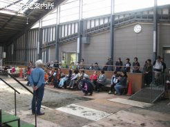 約20名が参加した「第3回ライディングヒルズ静内障がい者乗馬大会」