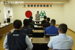 日本軽種馬協会静内種馬場事務所2階で行われた開講式