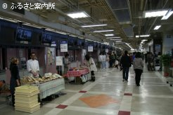 館内に用意されたフードコーナー