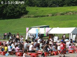 会場となったJRA日高育成牧場施設内特設会場