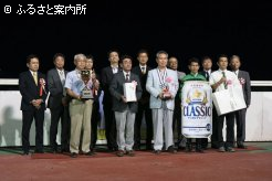 表彰を受ける関係者の皆さん