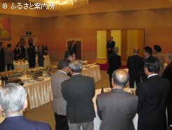 会員相互の親睦を深めた立食懇談会