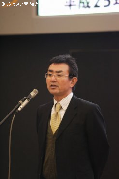 主催者を代表して挨拶するJRA日高育成牧場の山野辺啓場長