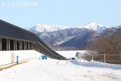 屋内坂路のゴールからは日高山脈が望める(※本文とは関係ありません)