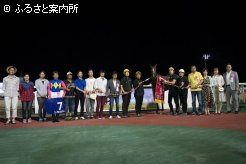 大勢の関係者が祝福した口取写真