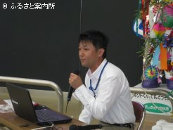 馬の歴史をわかりやすく説明する静内郷土館学芸員の斎藤大朋さん