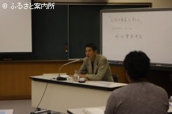 ｢日本の馬産を考える｣をテーマに講義をする岡田繁幸さん