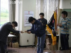 表彰状を受け取る出陳者・生産牧場の皆さん