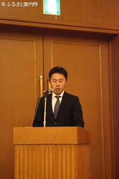 開会に先立ち挨拶する上水厚胆振軽種馬農業協同組合青年部副部長