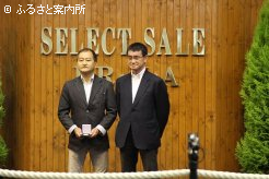 河野太郎日本競走馬協会会長(右)と矢作芳人調教師(左)