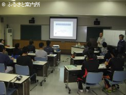 研修所講義室で始まった講義