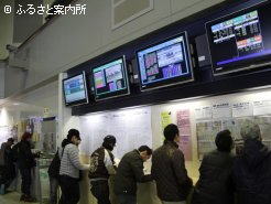 馬券検討に熱が入る皆さん