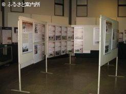 70枚以上のパネルを展示