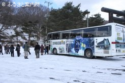 ｢初午祭｣には札幌からのバスツアーも組まれた。日高地方の観光としても人気が高い