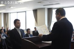 表彰を受ける2連覇を達成した大東正史さん