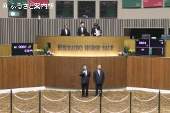 「成長した1歳馬をご確認ください」と積極的な購買を促した木村組合長