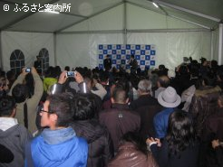 日本競馬界のレジェンドを見ようと300人を超えるファンが集まった
