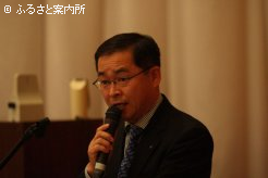 主催者を代表して挨拶する日本軽種馬協会静内種馬場場長で、軽種馬生産技術総合研修センターの中西信吾センター長
