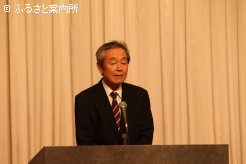 主催者あいさつする藤原悟郎札幌馬主協会副会長理事