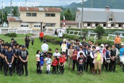 大勢の町民が参加した