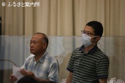 砂のぼりについて報告した田中弘祐調査役と宮越大輔獣医師(写真左から)