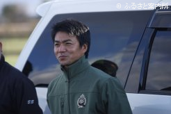 挨拶する白井岳門別軽種馬生産振興会青年部部長