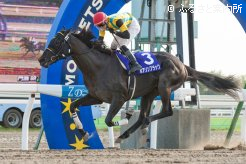 2馬身差で圧勝したポアゾンブラック
