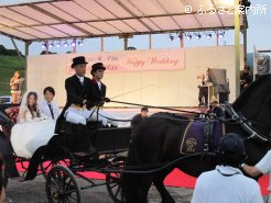 前夜祭の結婚式の様子