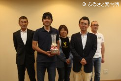 表彰を受けた喜びの入賞牧場関係者
