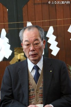 完成に祝辞を述べる日本軽種馬協会西村啓二副会長