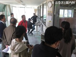 屋内1000m直線ウッドチップ馬場では利用者から生の声を聞いた