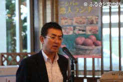 総評する審査委員長を務めたJRA日本中央競馬会日高育成牧場の山野辺啓場長