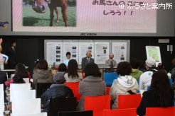 ゲストとして登場した谷川前町長(中央)