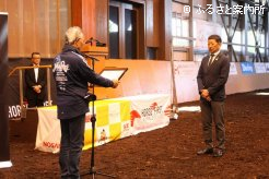 特別表彰を受ける乗馬クラブクレインの瀬理町芳隆さん