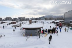 午前中から多くの来場者があった