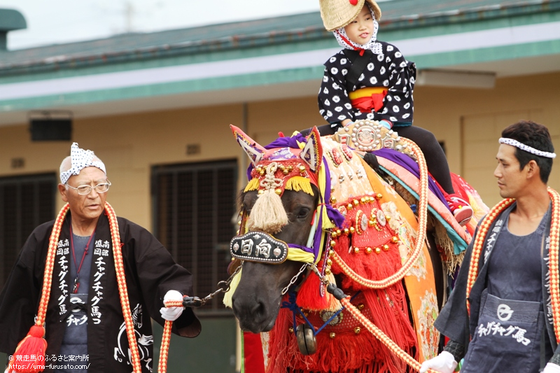 ウインズ静内で チャグチャグ馬コ 実演 馬産地ニュース 競走馬のふるさと案内所