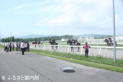 先輩たちの立派な姿に拍手を送った