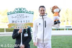 ルメール騎手は「来年も札幌で騎乗したい」と笑顔を見せる