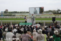 琴欧洲親方のトークショーには多くのファンが詰めかけた