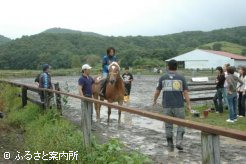 乗馬体験～昨年のツアーより
