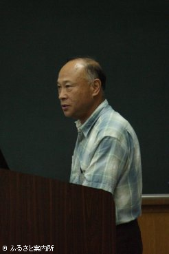 休養馬や繁殖の症例を話すJBBA軽種馬生産技術総合研修センターの田中弘祐氏