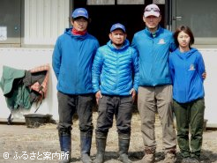 右から真弓夫人、小濱社長、リッキーさん、島田さん