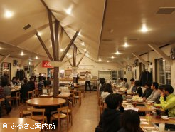 懇親会過去最多の68名が集まった