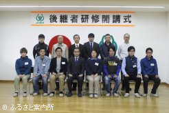 日本軽種馬協会静内種馬場事務所2階で行われた開講式