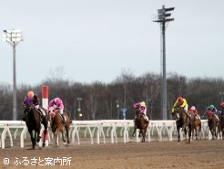 先行策から抜け出し、7馬身突き放した