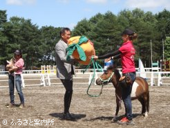 優勝した「すーちゃん」に人参一年分が贈られた