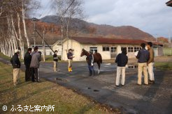 JRA日高育成牧場で始まった秋の実践研修プログラム